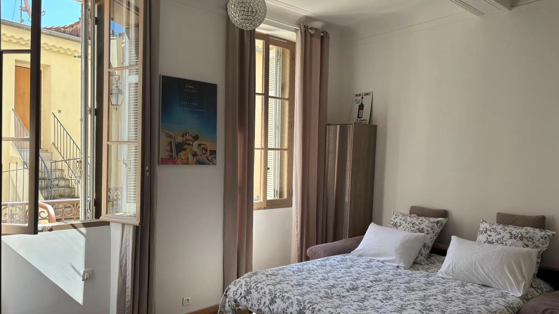 Suquet 5 Mins A Pied Du Palais location